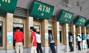 Phí dùng thẻ ATM: “Đạn đã lên nòng”